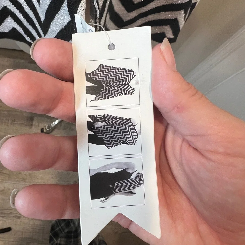 Cruise Club Womens Cardishawl Metallic Chevron Black White OS NWT